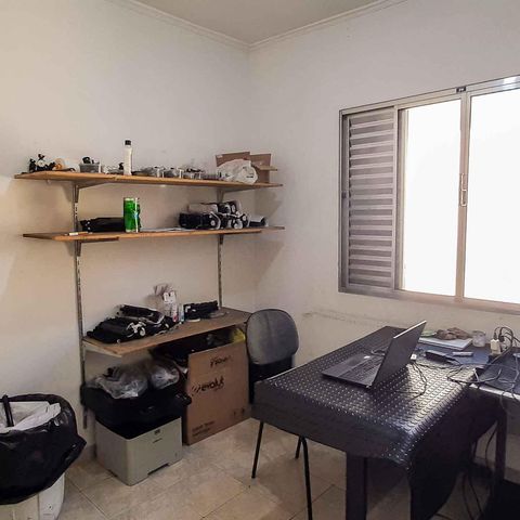 Casa à venda com 100m², 3 quartos e 2 vagas Casa à venda com 100m², 3 quartos e 2 vagasCasa 1 - Quarto