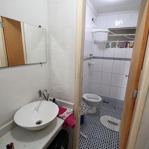 Casa à venda com 160m², 2 quartos e 1 vagaBanheiro