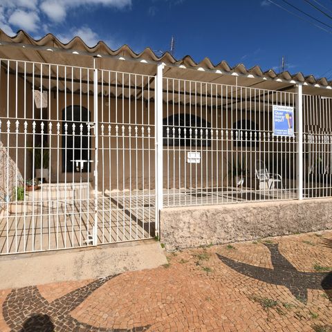 Casa à venda com 160m², 2 quartos e 1 vagaFachada