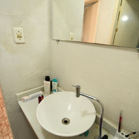 Casa à venda com 160m², 2 quartos e 1 vagaBanheiro