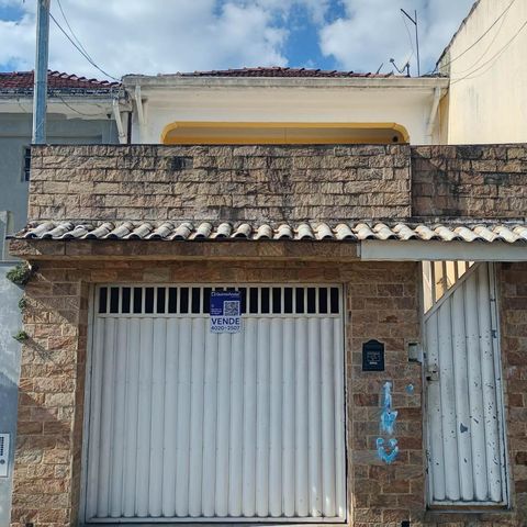 Casa à venda com 192m², 2 quartos e 1 vaga Casa à venda com 192m², 2 quartos e 1 vagaFachada