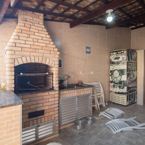 Casa à venda com 192m², 2 quartos e 1 vaga Casa à venda com 192m², 2 quartos e 1 vagaChurrasqueira