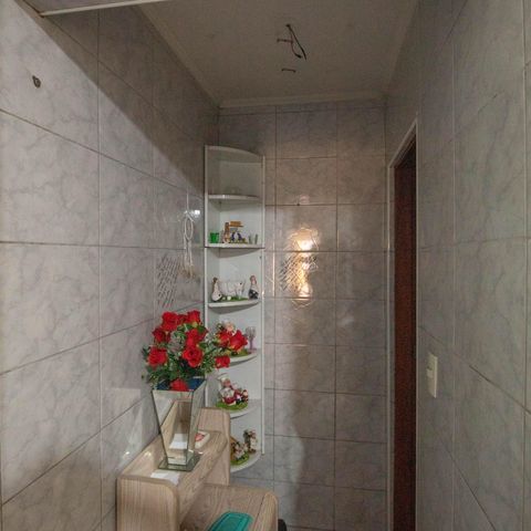 Casa à venda com 192m², 2 quartos e 1 vaga Casa à venda com 192m², 2 quartos e 1 vagaBanheiro Corredor
