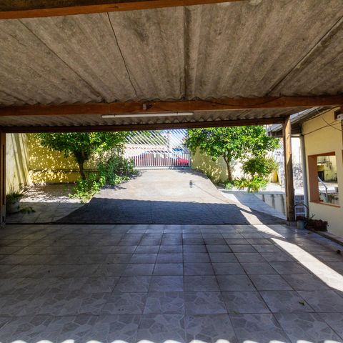 Casa à venda com 100m², 2 quartos e 2 vagas Casa à venda com 100m², 2 quartos e 2 vagasQuintal e Garagem