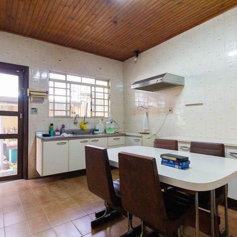 Casa à venda com 100m², 2 quartos e 2 vagas Casa à venda com 100m², 2 quartos e 2 vagasCozinha