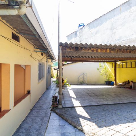 Casa à venda com 100m², 2 quartos e 2 vagas Casa à venda com 100m², 2 quartos e 2 vagasQuintal e Garagem