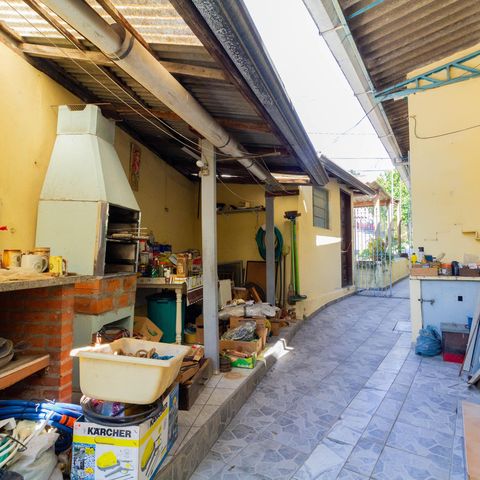 Casa à venda com 100m², 2 quartos e 2 vagas Casa à venda com 100m², 2 quartos e 2 vagasQuintal e Garagem