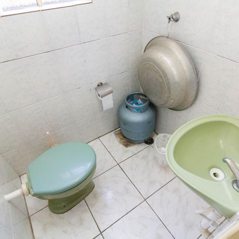 Casa à venda com 100m², 2 quartos e 2 vagas Casa à venda com 100m², 2 quartos e 2 vagasBanheiro 2