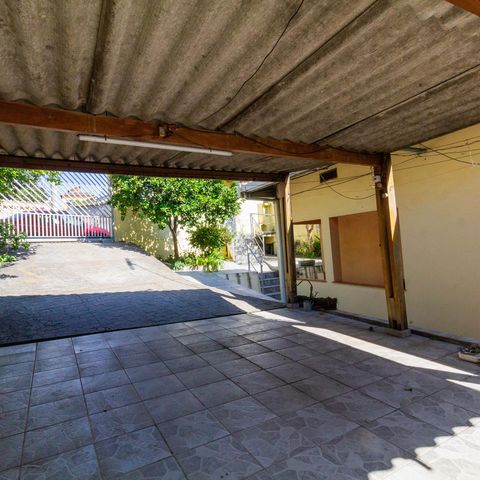 Casa à venda com 100m², 2 quartos e 2 vagas Casa à venda com 100m², 2 quartos e 2 vagasQuintal e Garagem