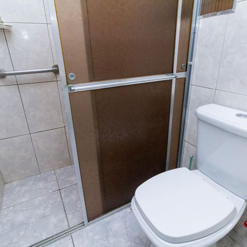 Casa à venda com 100m², 2 quartos e 2 vagas Casa à venda com 100m², 2 quartos e 2 vagasBanheiro 1
