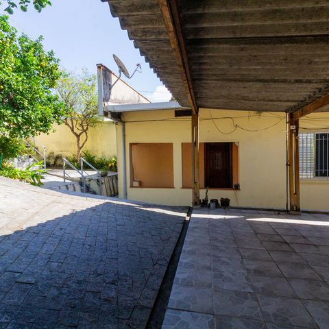 Casa à venda com 100m², 2 quartos e 2 vagas Casa à venda com 100m², 2 quartos e 2 vagasQuintal e Garagem
