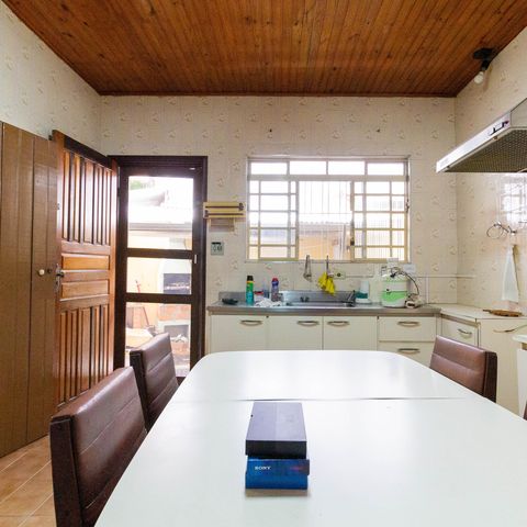 Casa à venda com 100m², 2 quartos e 2 vagas Casa à venda com 100m², 2 quartos e 2 vagasCozinha
