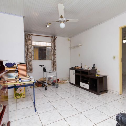 Casa à venda com 100m², 2 quartos e 2 vagas Casa à venda com 100m², 2 quartos e 2 vagasSala