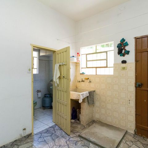 Casa à venda com 100m², 2 quartos e 2 vagas Casa à venda com 100m², 2 quartos e 2 vagasÁrea de Serviço