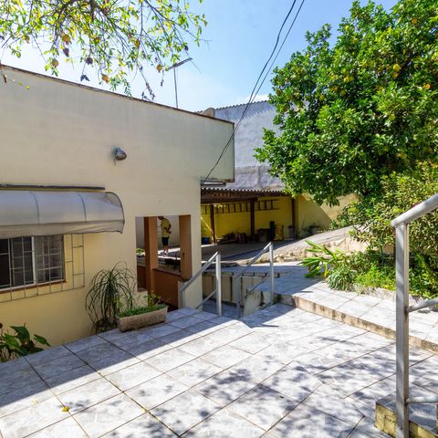 Casa à venda com 100m², 2 quartos e 2 vagas Casa à venda com 100m², 2 quartos e 2 vagasQuintal e Garagem