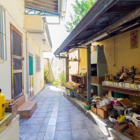 Casa à venda com 100m², 2 quartos e 2 vagas Casa à venda com 100m², 2 quartos e 2 vagasQuintal e Garagem