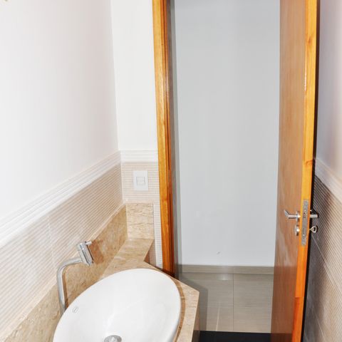 Casa à venda com 180m², 4 quartos e 4 vagas Casa à venda com 180m², 4 quartos e 4 vagasDetalhe - Lavabo