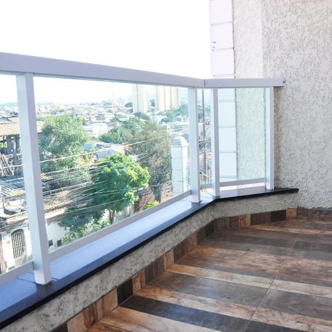 Casa à venda com 180m², 4 quartos e 4 vagas Casa à venda com 180m², 4 quartos e 4 vagasDetalhe - Varanda do Quarto 01 com Closet e Suíte