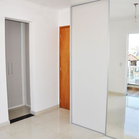 Casa à venda com 180m², 4 quartos e 4 vagas Casa à venda com 180m², 4 quartos e 4 vagasDetalhe - Quarto 01 com Closet e Suíte