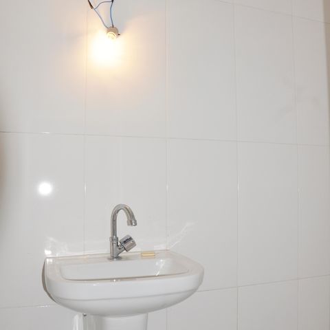 Casa à venda com 180m², 4 quartos e 4 vagas Casa à venda com 180m², 4 quartos e 4 vagasDetalhe - Banheiro na Garagem