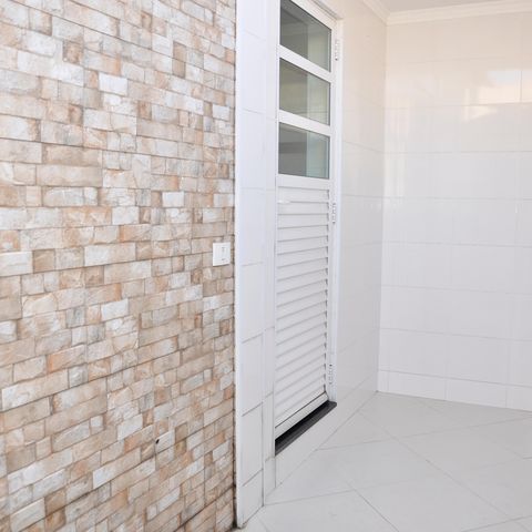 Casa à venda com 180m², 4 quartos e 4 vagas Casa à venda com 180m², 4 quartos e 4 vagasDetalhe - Área de Serviço
