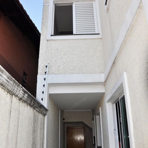 Casa à venda com 180m², 4 quartos e 4 vagas Casa à venda com 180m², 4 quartos e 4 vagasDetalhe - Fachada do Corredor Externo