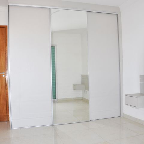 Casa à venda com 180m², 4 quartos e 4 vagas Casa à venda com 180m², 4 quartos e 4 vagasDetalhe - Quarto 01 com Closet e Suíte