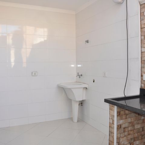 Casa à venda com 180m², 4 quartos e 4 vagas Casa à venda com 180m², 4 quartos e 4 vagasDetalhe - Área de Serviço