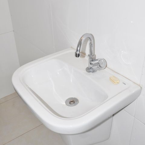 Casa à venda com 180m², 4 quartos e 4 vagas Casa à venda com 180m², 4 quartos e 4 vagasDetalhe - Banheiro na Garagem