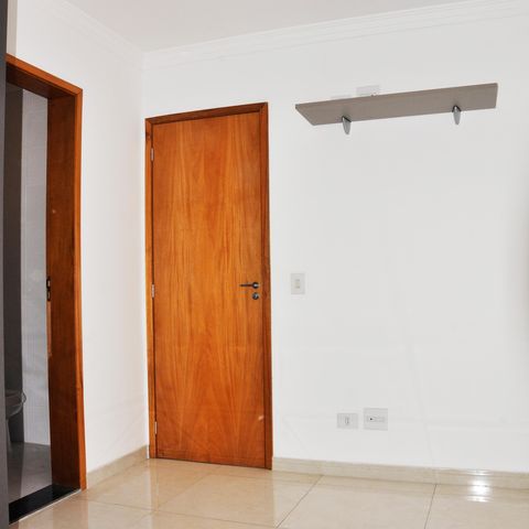 Casa à venda com 180m², 4 quartos e 4 vagas Casa à venda com 180m², 4 quartos e 4 vagasDetalhe - Quarto 02 com Suíte