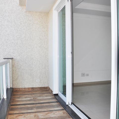 Casa à venda com 180m², 4 quartos e 4 vagas Casa à venda com 180m², 4 quartos e 4 vagasDetalhe - Varanda da Sala