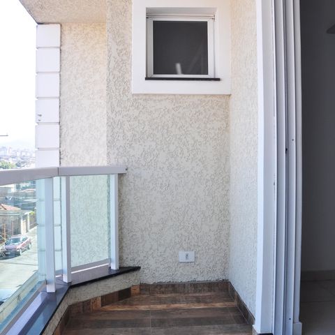 Casa à venda com 180m², 4 quartos e 4 vagas Casa à venda com 180m², 4 quartos e 4 vagasDetalhe - Varanda do Quarto 01 com Closet e Suíte