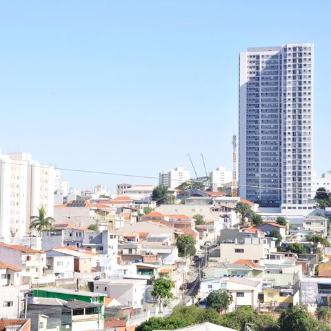 Casa à venda com 180m², 4 quartos e 4 vagas Casa à venda com 180m², 4 quartos e 4 vagasDetalhe - Vista da Varanda do Quarto 01 com Closet e Suíte