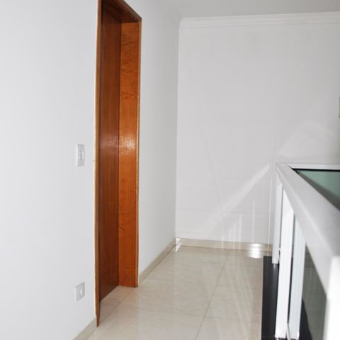 Casa à venda com 180m², 4 quartos e 4 vagas Casa à venda com 180m², 4 quartos e 4 vagasDetalhe - Corredor Quartos