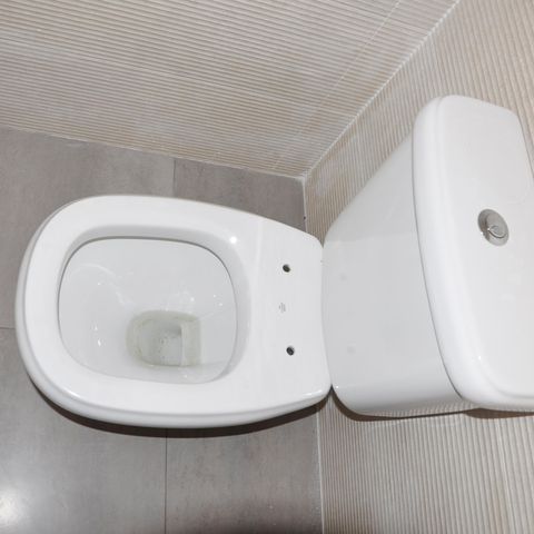 Casa à venda com 180m², 4 quartos e 4 vagas Casa à venda com 180m², 4 quartos e 4 vagasDetalhe - Lavabo