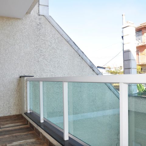 Casa à venda com 180m², 4 quartos e 4 vagas Casa à venda com 180m², 4 quartos e 4 vagasDetalhe - Varanda da Sala