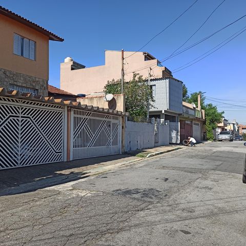 Casa à venda com 180m², 4 quartos e 4 vagas Casa à venda com 180m², 4 quartos e 4 vagasLocalização
