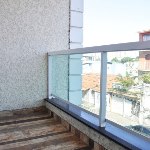 Casa à venda com 180m², 4 quartos e 4 vagas Casa à venda com 180m², 4 quartos e 4 vagasDetalhe - Varanda do Quarto 01 com Closet e Suíte