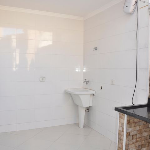 Casa à venda com 180m², 4 quartos e 4 vagas Casa à venda com 180m², 4 quartos e 4 vagasDetalhe - Área de Serviço
