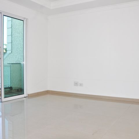 Casa à venda com 180m², 4 quartos e 4 vagas Casa à venda com 180m², 4 quartos e 4 vagasDetalhe - Sala