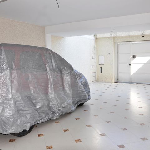 Casa à venda com 180m², 4 quartos e 4 vagas Casa à venda com 180m², 4 quartos e 4 vagasDetalhe - Garagem