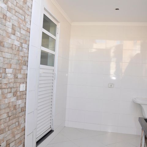 Casa à venda com 180m², 4 quartos e 4 vagas Casa à venda com 180m², 4 quartos e 4 vagasDetalhe - Área de Serviço