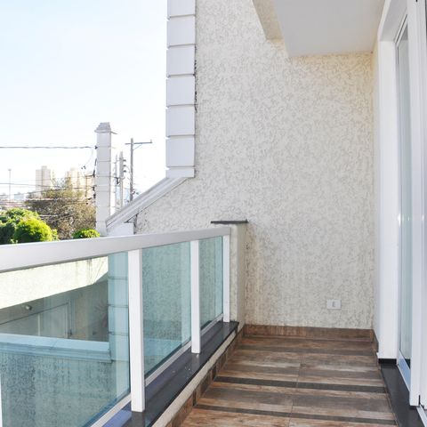 Casa à venda com 180m², 4 quartos e 4 vagas Casa à venda com 180m², 4 quartos e 4 vagasDetalhe - Varanda da Sala