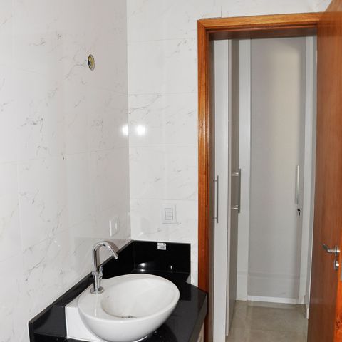 Casa à venda com 180m², 4 quartos e 4 vagas Casa à venda com 180m², 4 quartos e 4 vagasDetalhe - Suíte