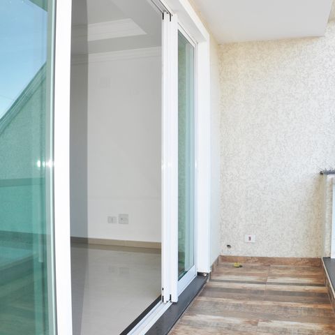 Casa à venda com 180m², 4 quartos e 4 vagas Casa à venda com 180m², 4 quartos e 4 vagasDetalhe - Varanda da Sala