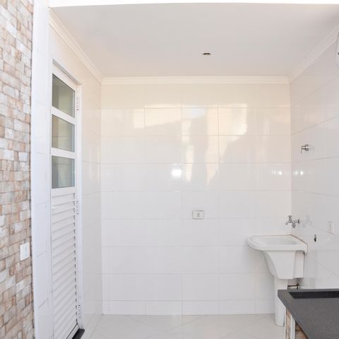 Casa à venda com 180m², 4 quartos e 4 vagas Casa à venda com 180m², 4 quartos e 4 vagasDetalhe - Área de Serviço