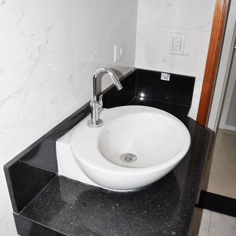 Casa à venda com 180m², 4 quartos e 4 vagas Casa à venda com 180m², 4 quartos e 4 vagasDetalhe - Suíte