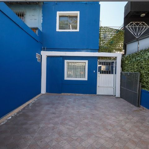 Casa à venda com 200m², 4 quartos e 2 vagasFachada garagem