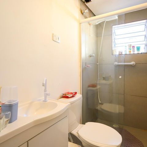 Casa à venda com 200m², 4 quartos e 2 vagasBanheiro da Suíte 2
