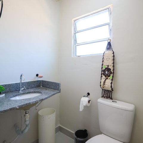 Casa à venda com 200m², 4 quartos e 2 vagasrooftop banheiro